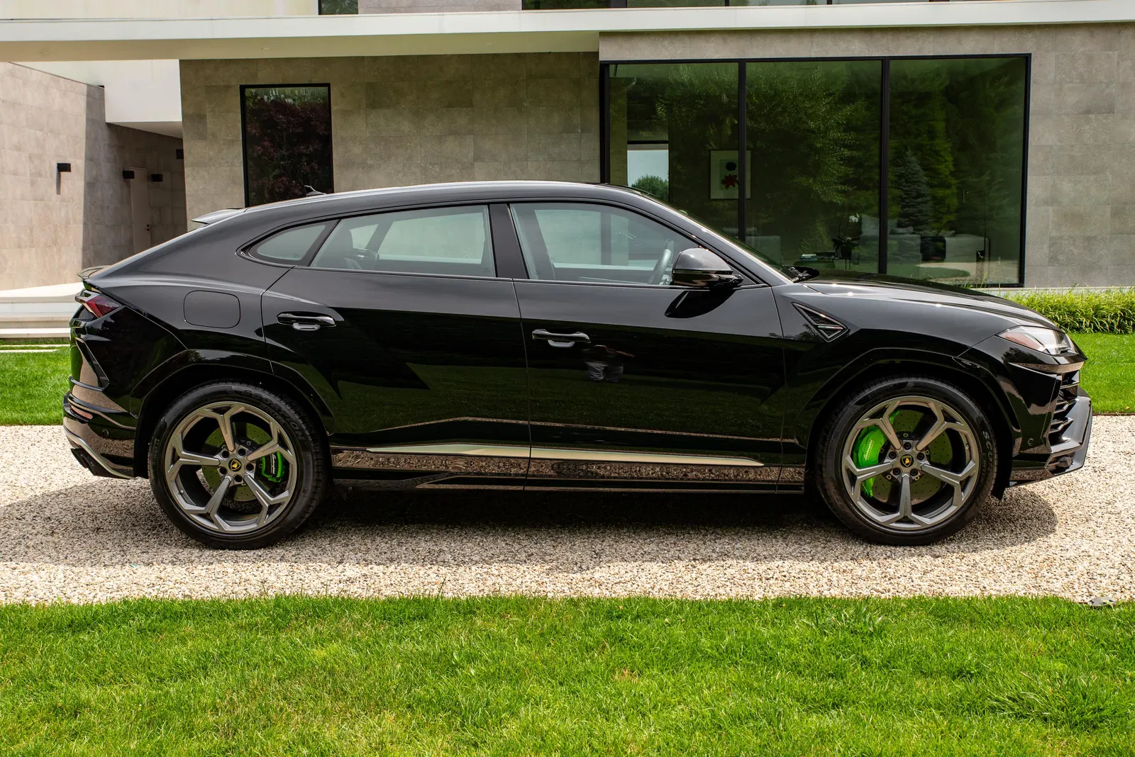 2019 Lamborghini Urus - 641-hp Turbo V8, AWD, Mostly Unmodified