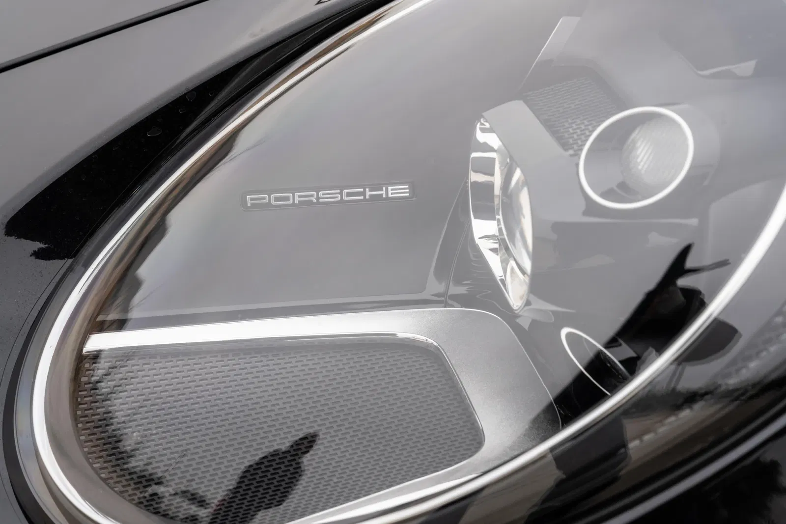 2020 Porsche 911 Carrera 4S Coupe - 443-hp Twin-Turbo Flat-6, AWD, Sport and Premium Packages