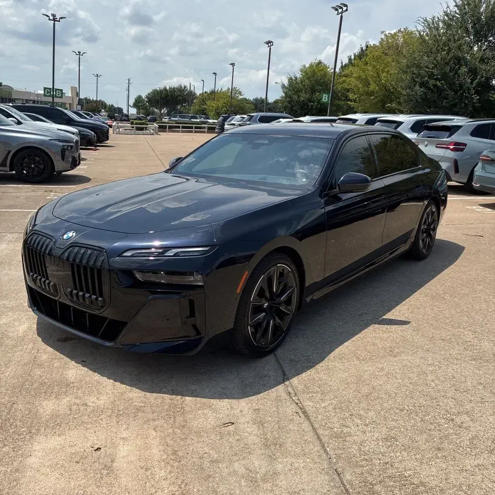 2023 BMW 7-Series 740i