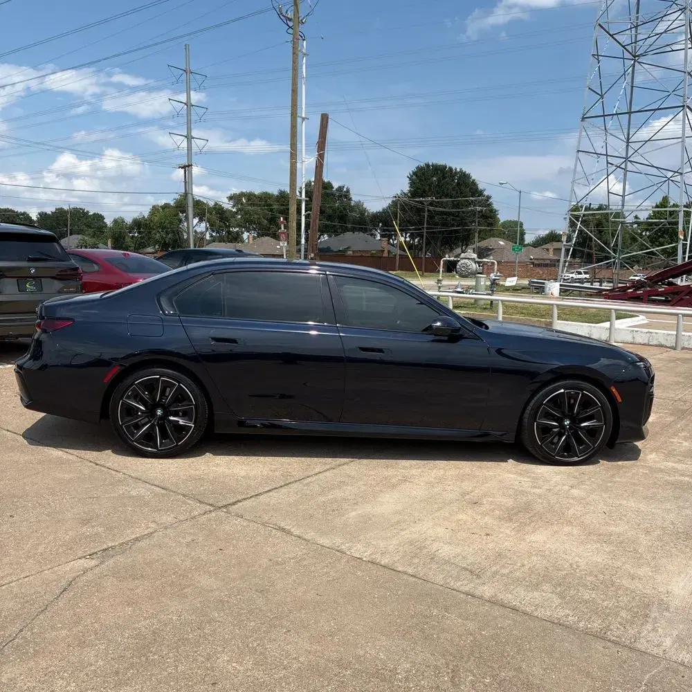 2023 BMW 7-Series 740i