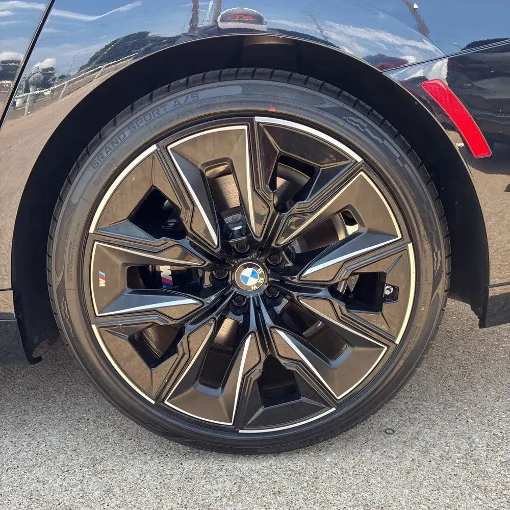 2023 BMW 7-Series 740i