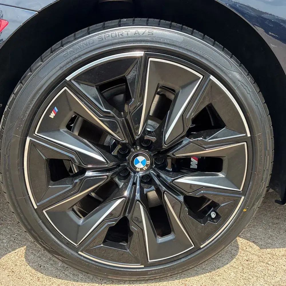2023 BMW 7-Series 740i