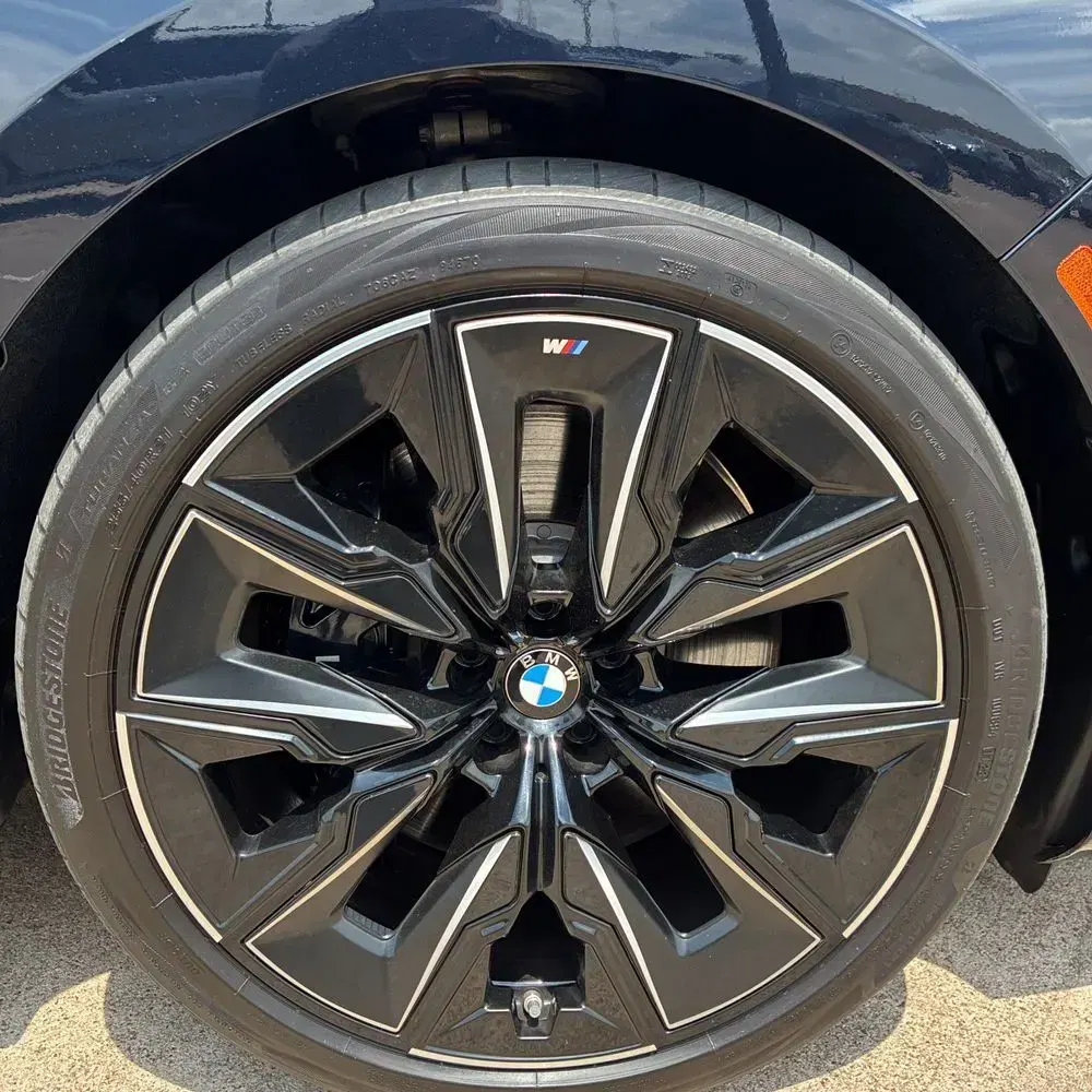 2023 BMW 7-Series 740i