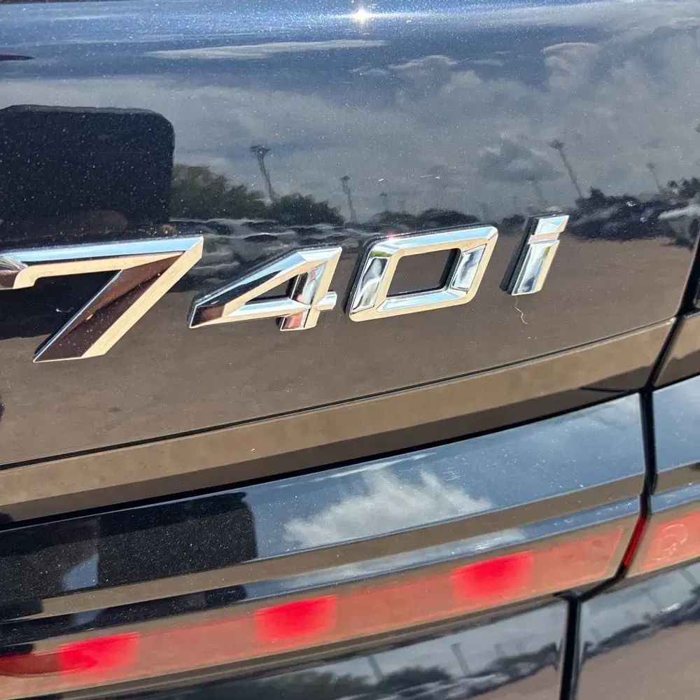 2023 BMW 7-Series 740i