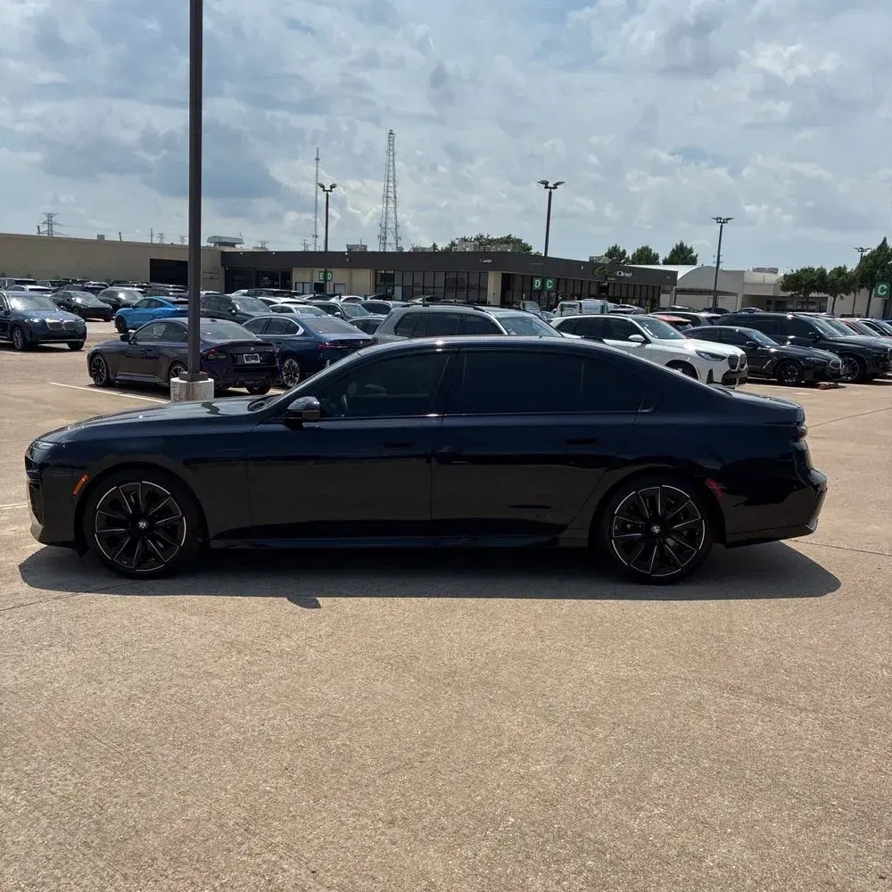 2023 BMW 7-Series 740i