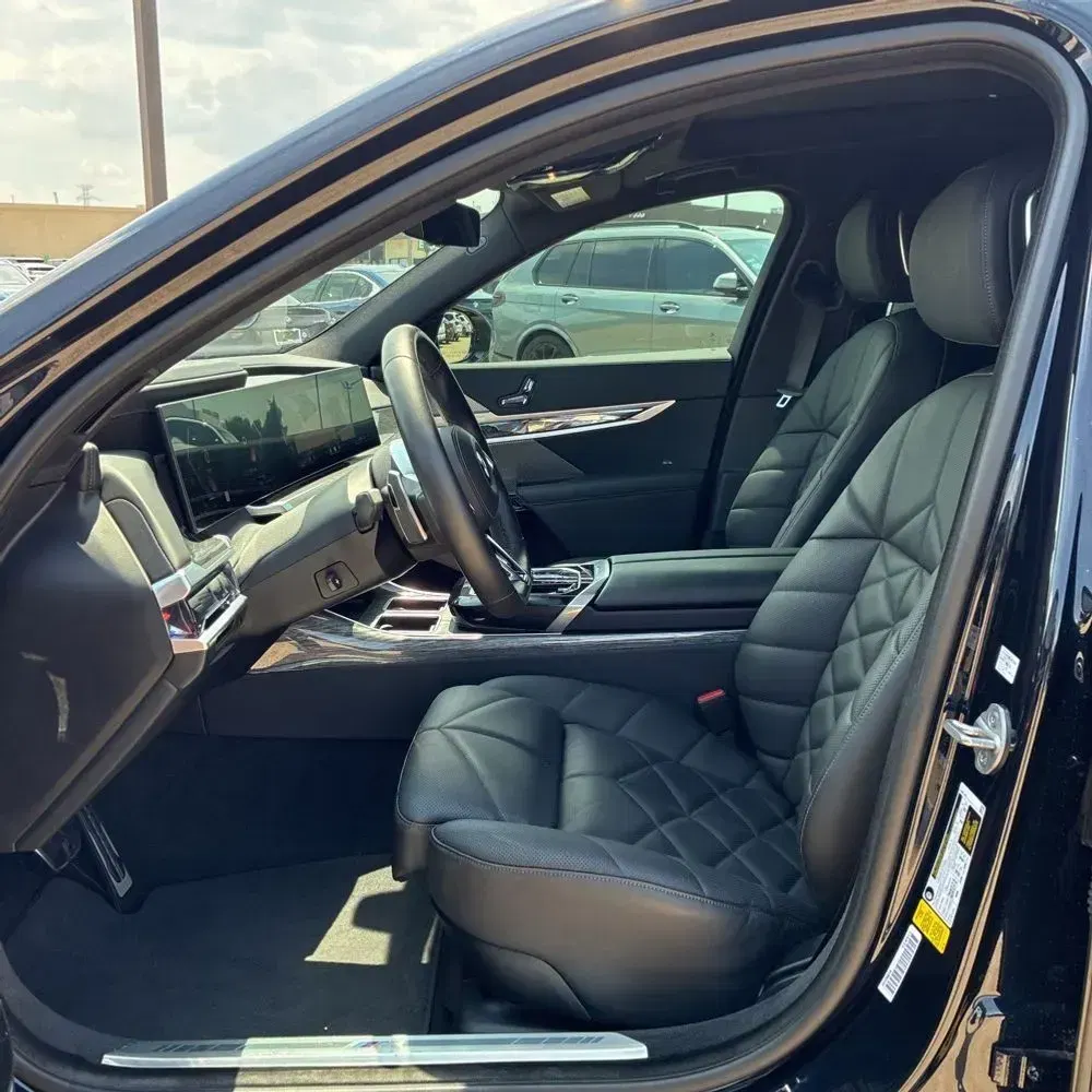 2023 BMW 7-Series 740i