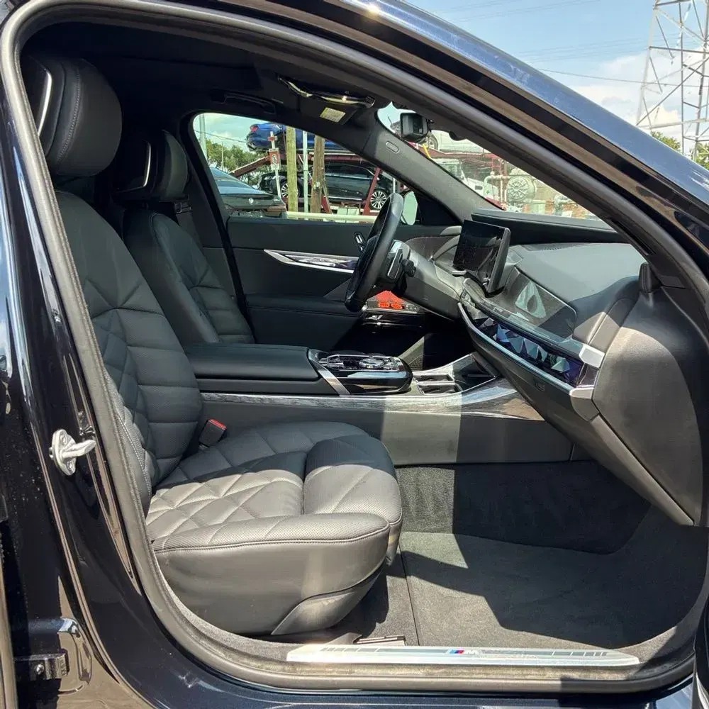 2023 BMW 7-Series 740i