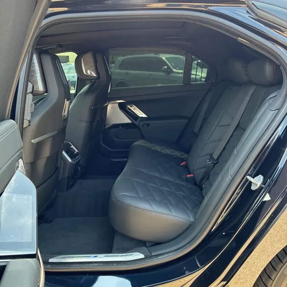 2023 BMW 7-Series 740i