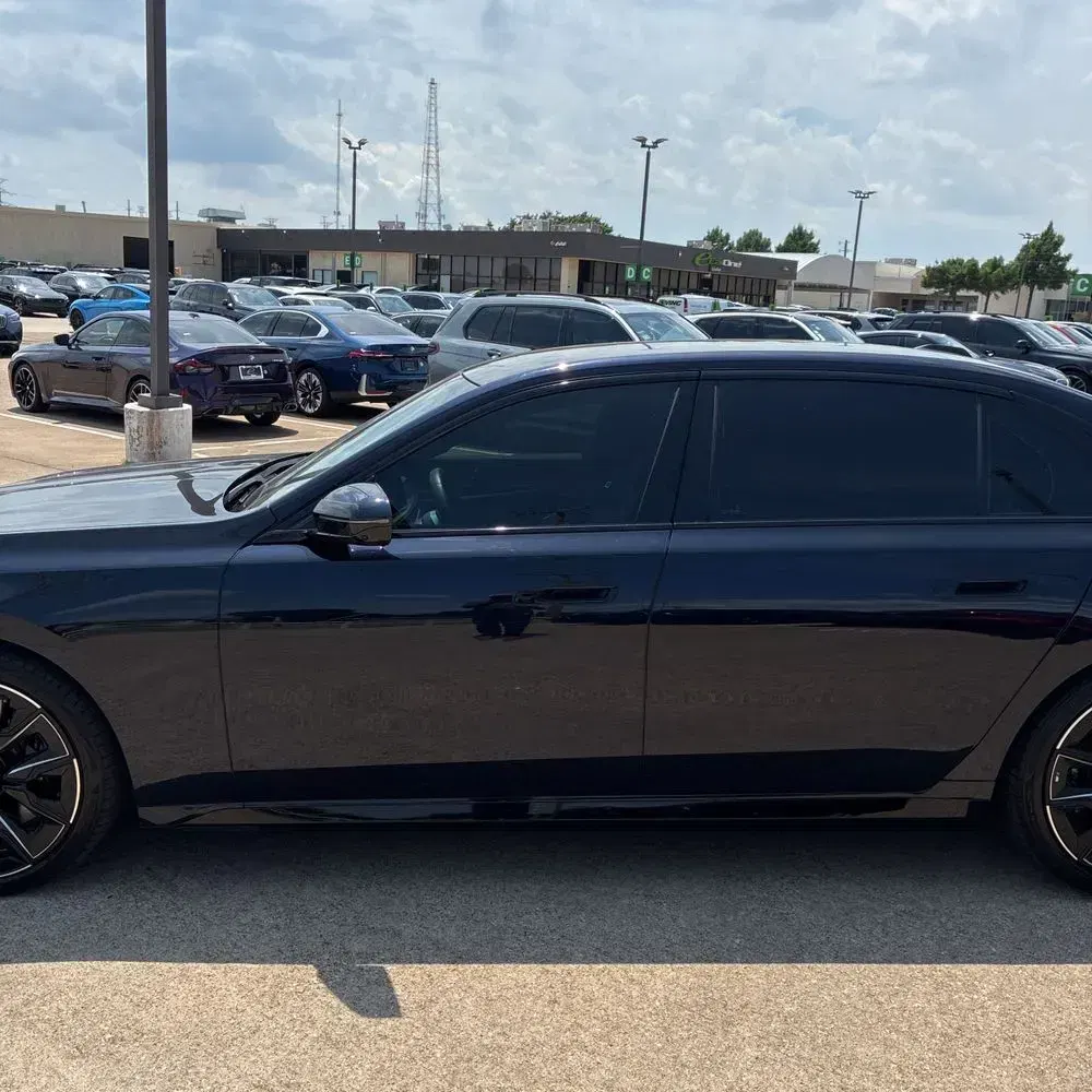 2023 BMW 7-Series 740i