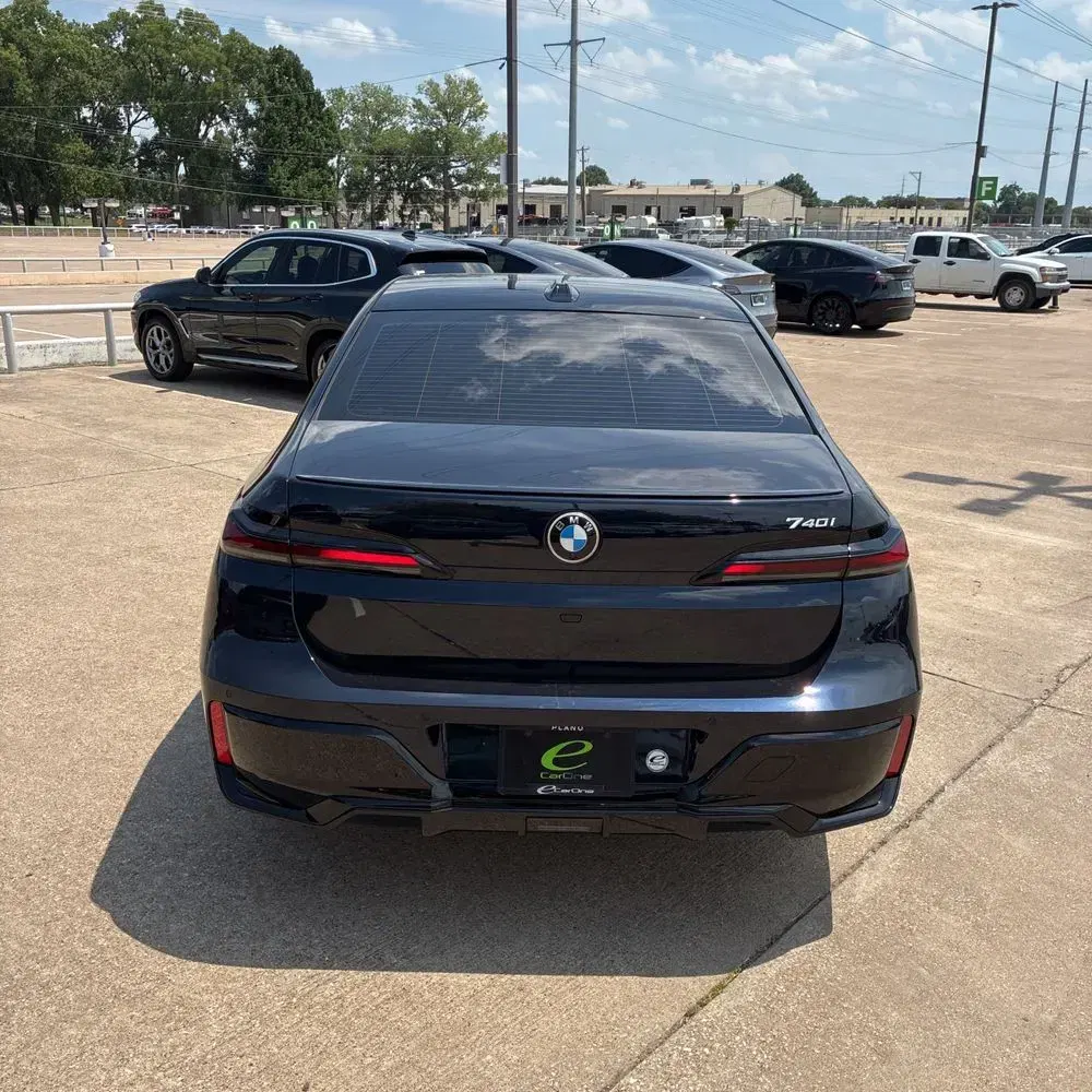 2023 BMW 7-Series 740i