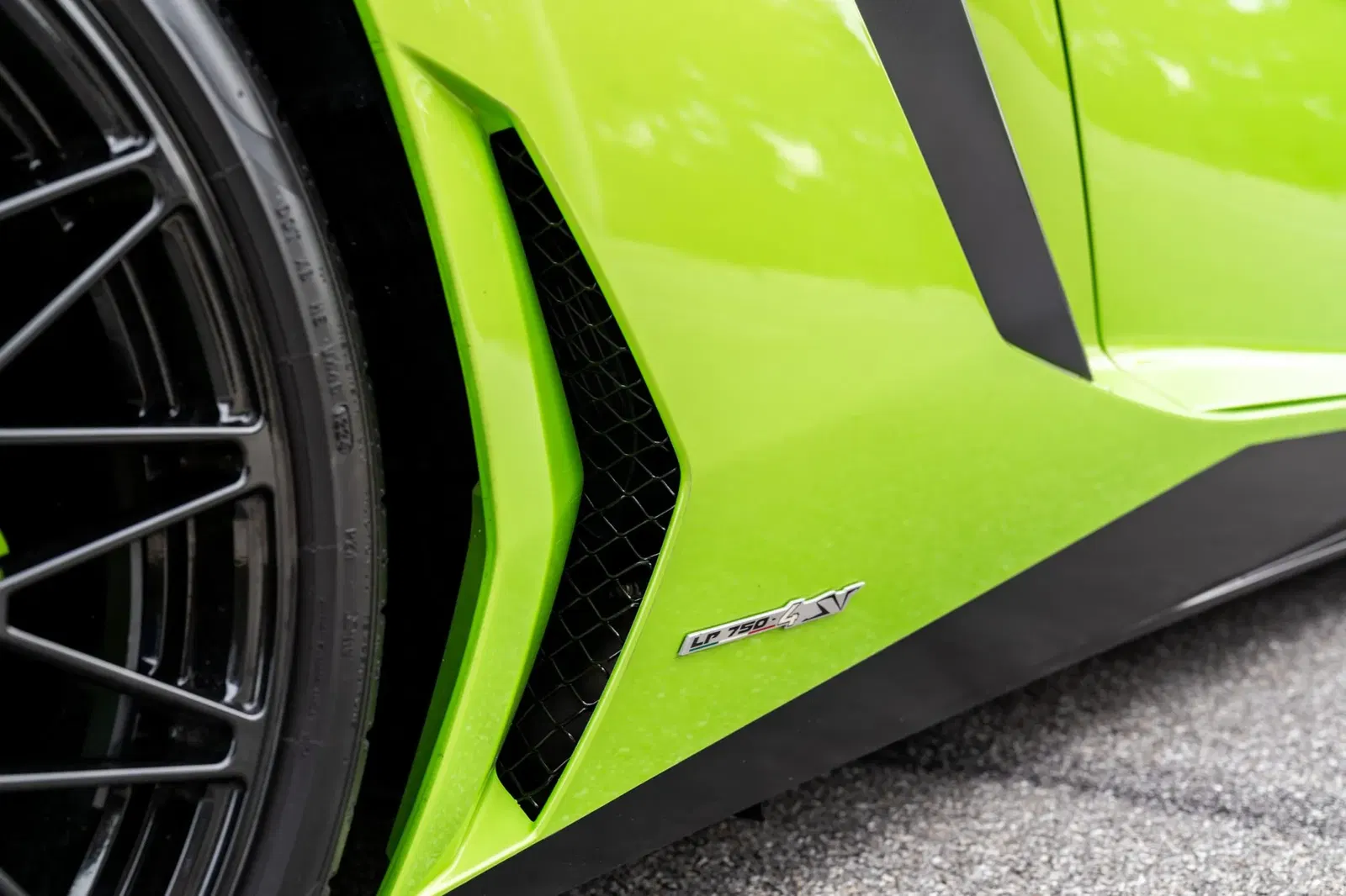 2017 Lamborghini Aventador LP750-4 SV Roadster