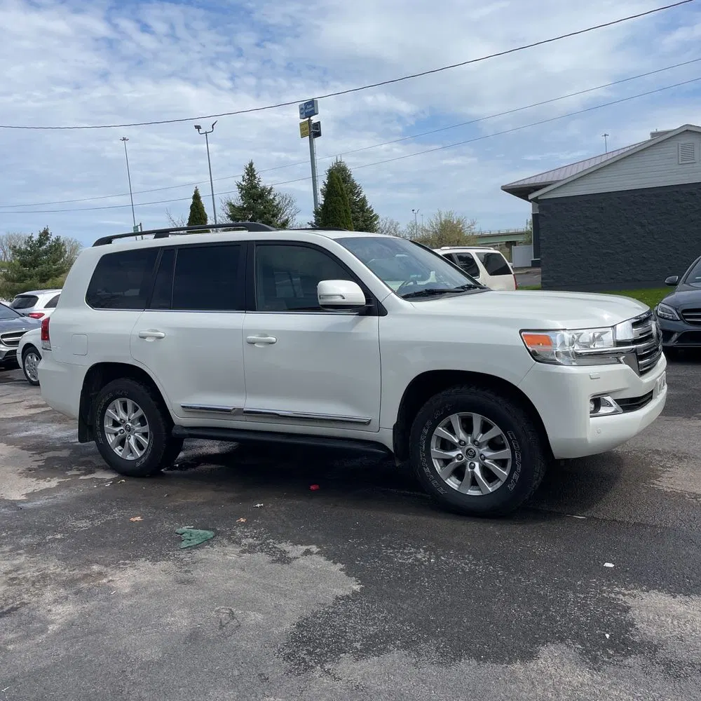 2017 Toyota Land Cruiser Base