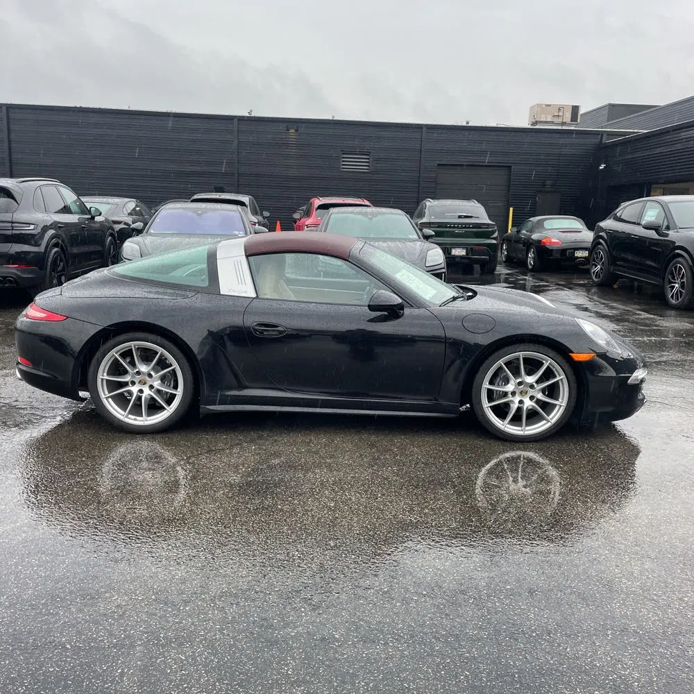 2015 Porsche 911 Carrera 4 Base