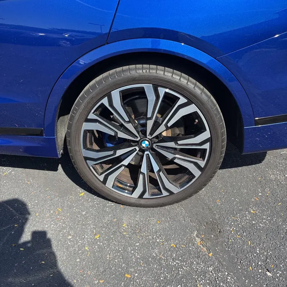 2024 BMW X7 M60i