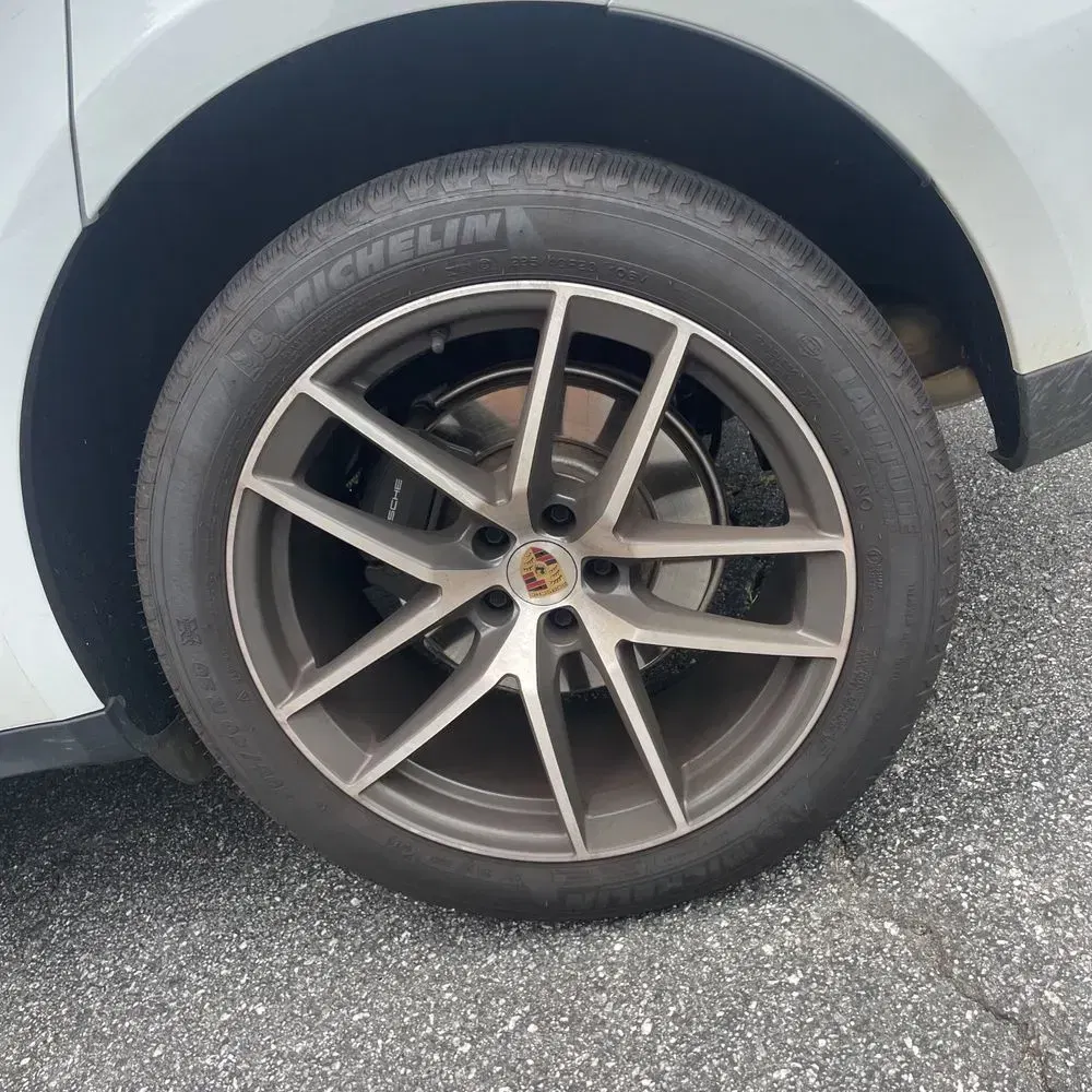 2024 Porsche Macan Base