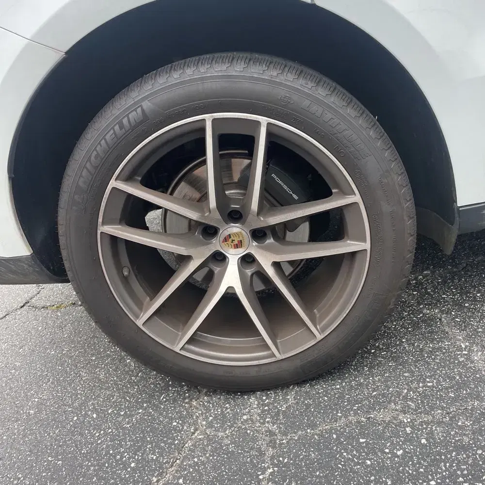2024 Porsche Macan Base