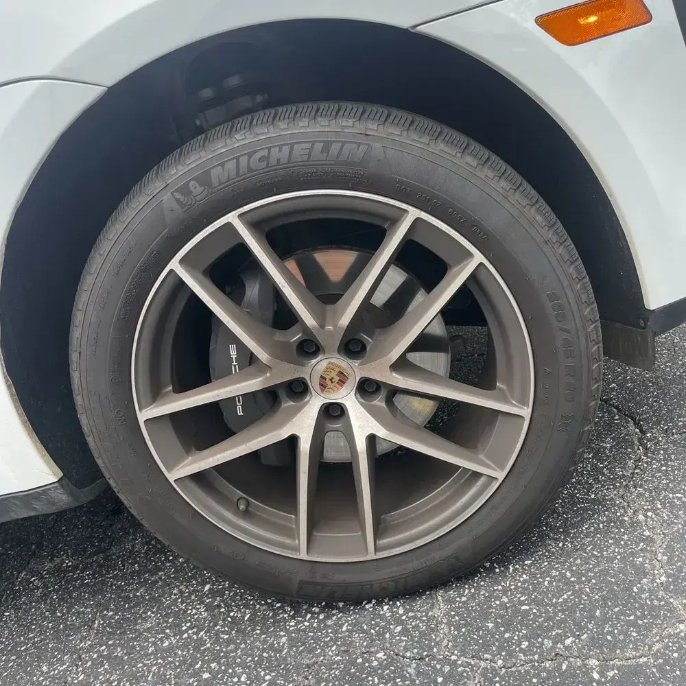2024 Porsche Macan Base