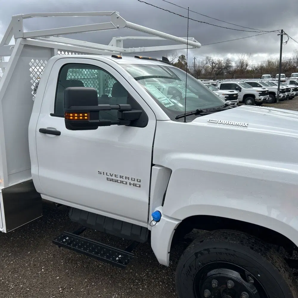 2023 Chevrolet Silverado 5500 W/T