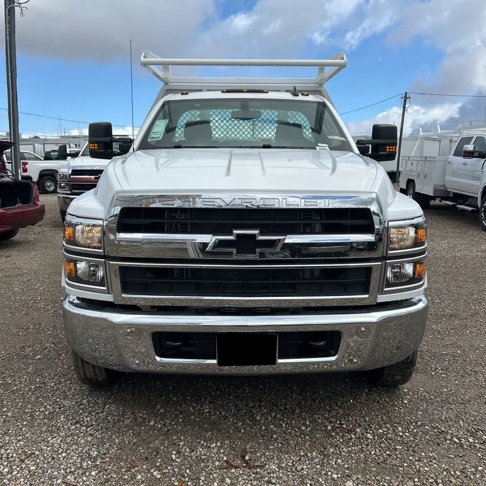 2023 Chevrolet Silverado 5500 W/T