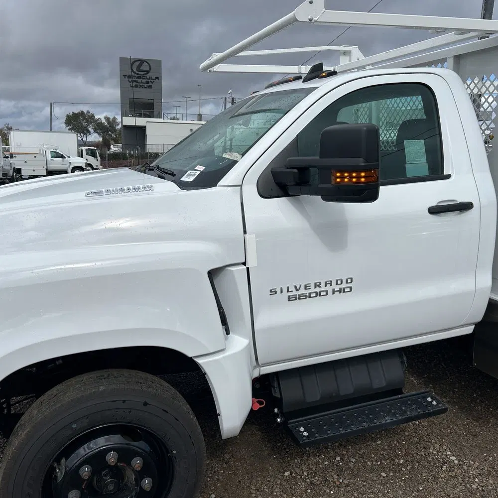 2023 Chevrolet Silverado 5500 W/T