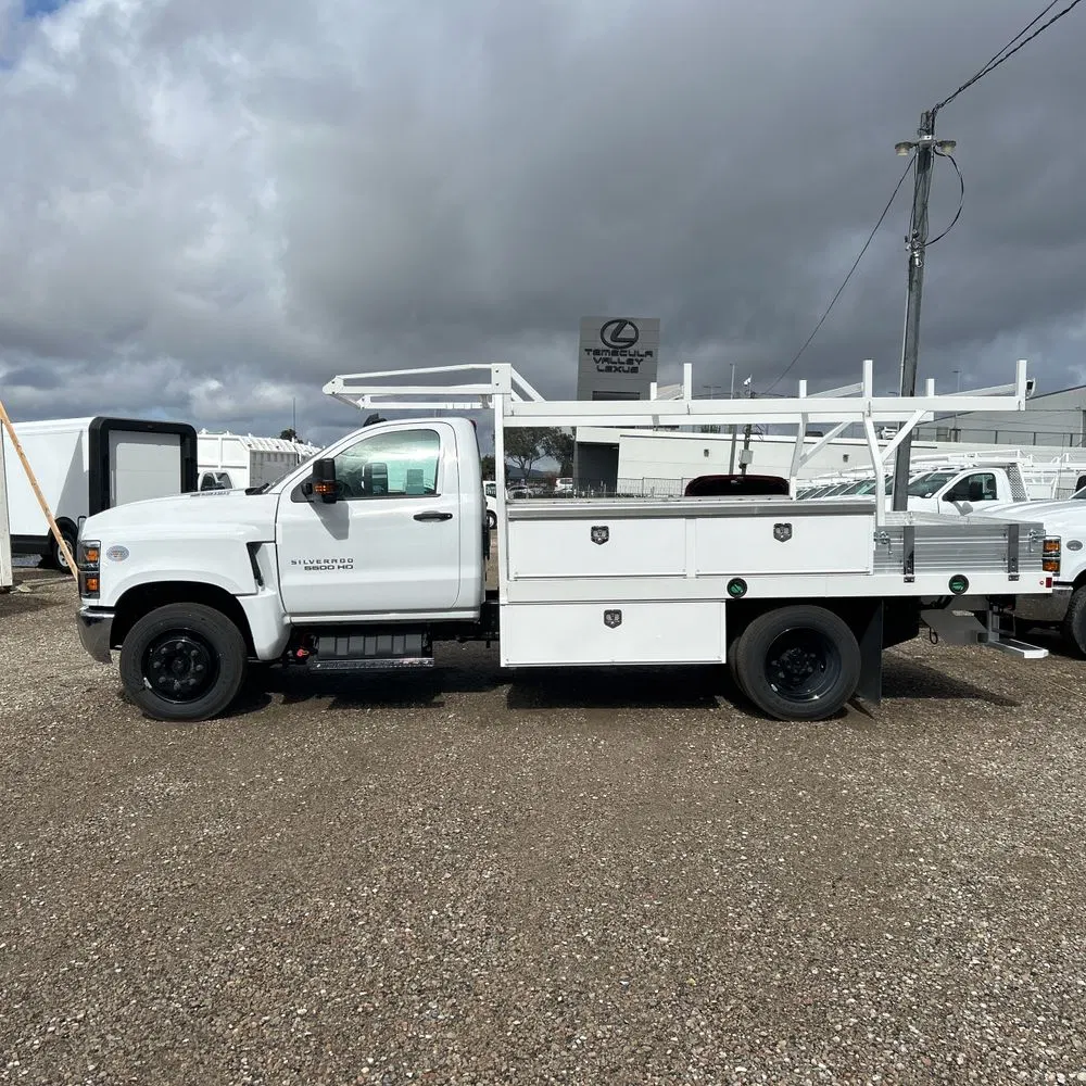 2023 Chevrolet Silverado 5500 W/T