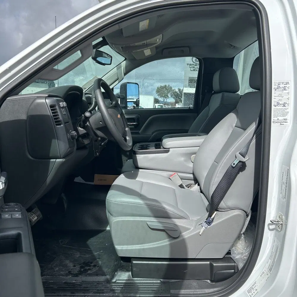 2023 Chevrolet Silverado 5500 W/T