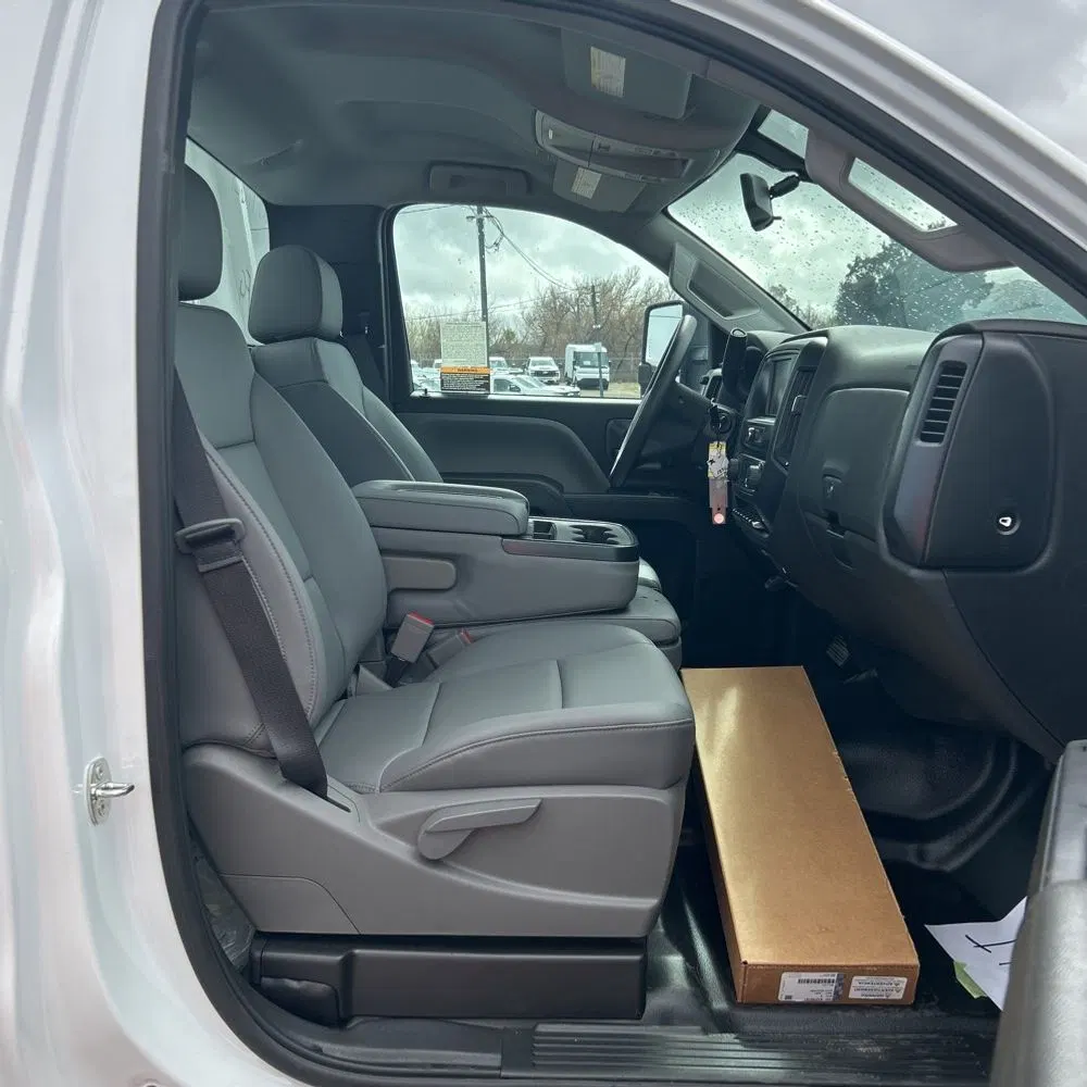 2023 Chevrolet Silverado 5500 W/T