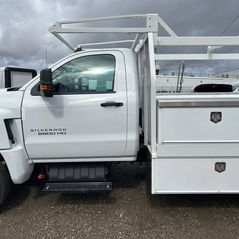 2023 Chevrolet Silverado 5500 W/T