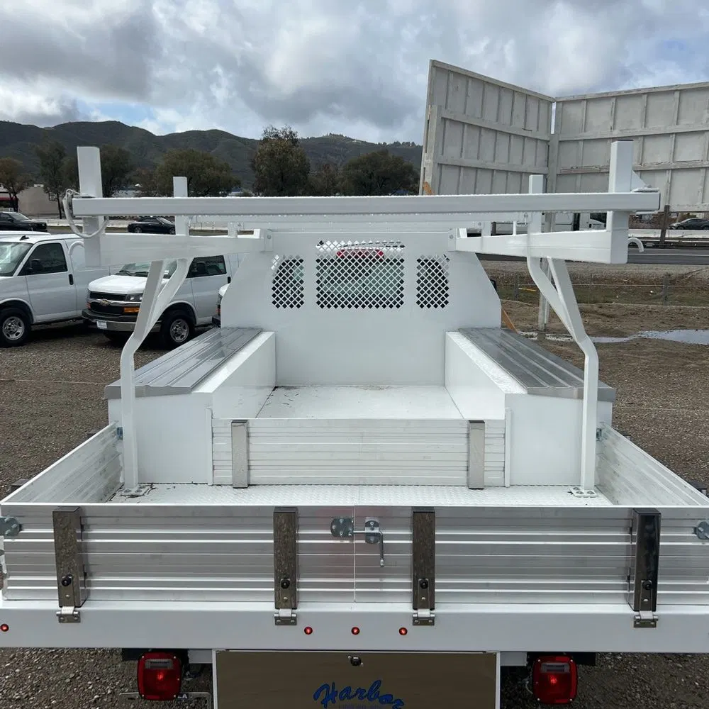 2023 Chevrolet Silverado 5500 W/T