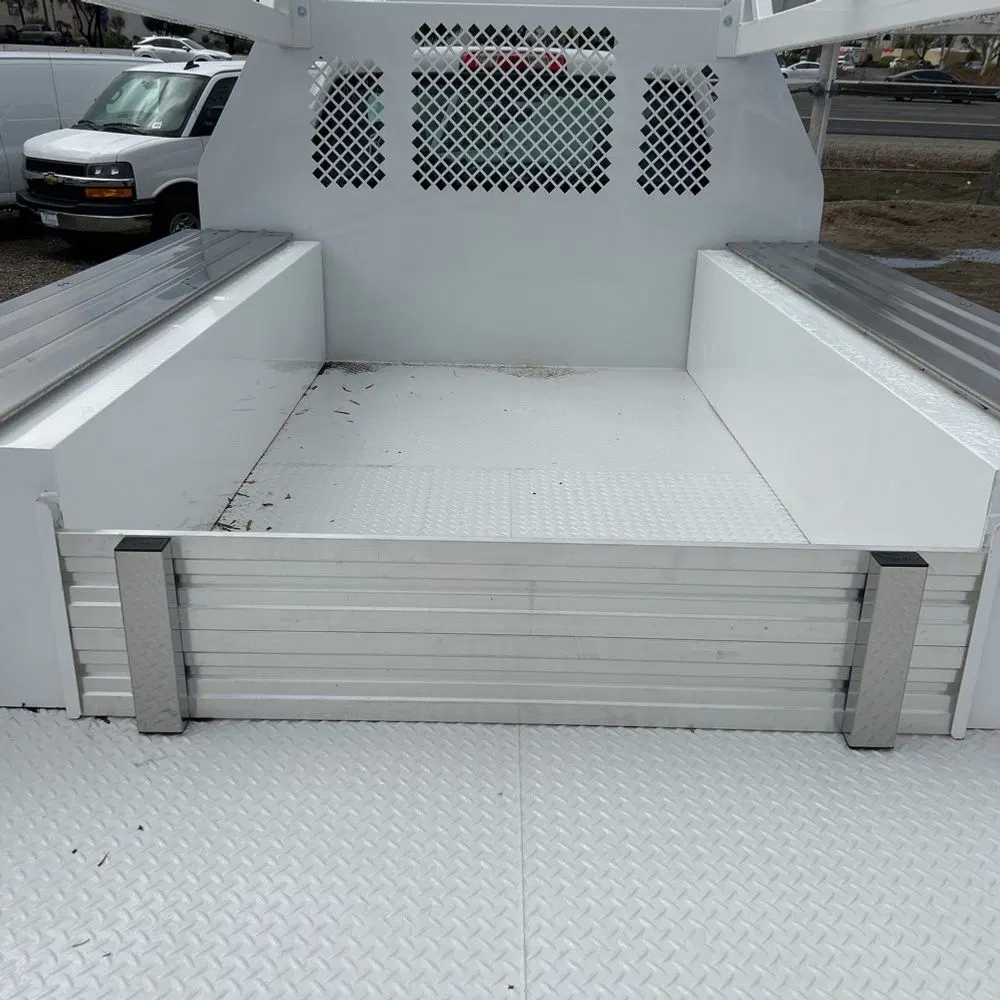 2023 Chevrolet Silverado 5500 W/T