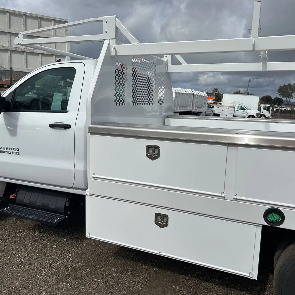 2023 Chevrolet Silverado 5500 W/T