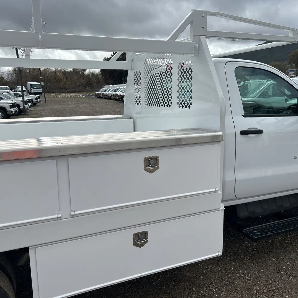 2023 Chevrolet Silverado 5500 W/T