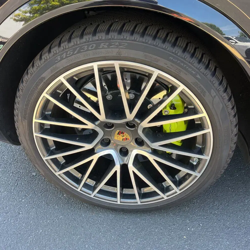 2022 Porsche Cayenne Turbo S E-Hybrid Coupe