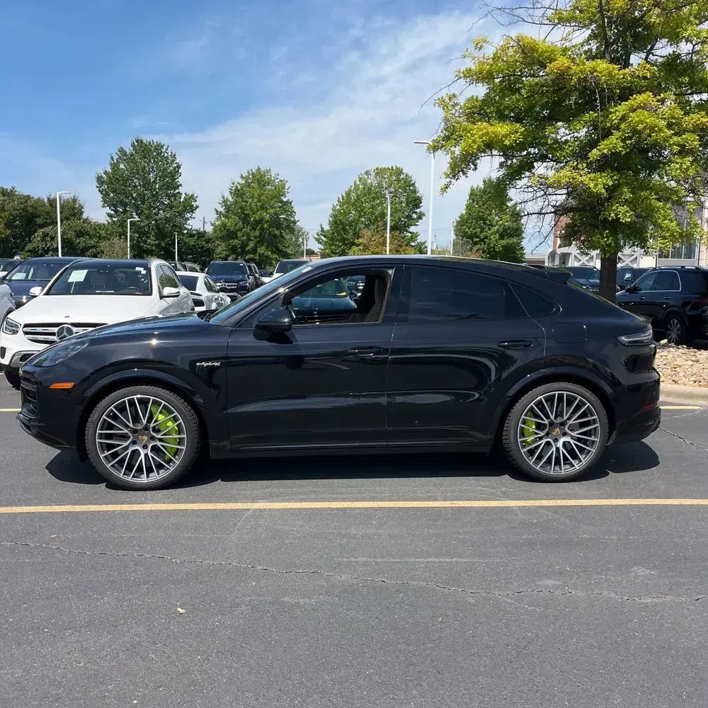 2022 Porsche Cayenne Turbo S E-Hybrid Coupe