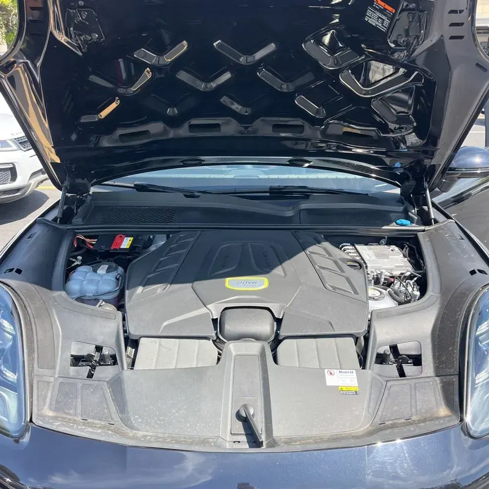 2022 Porsche Cayenne Turbo S E-Hybrid Coupe