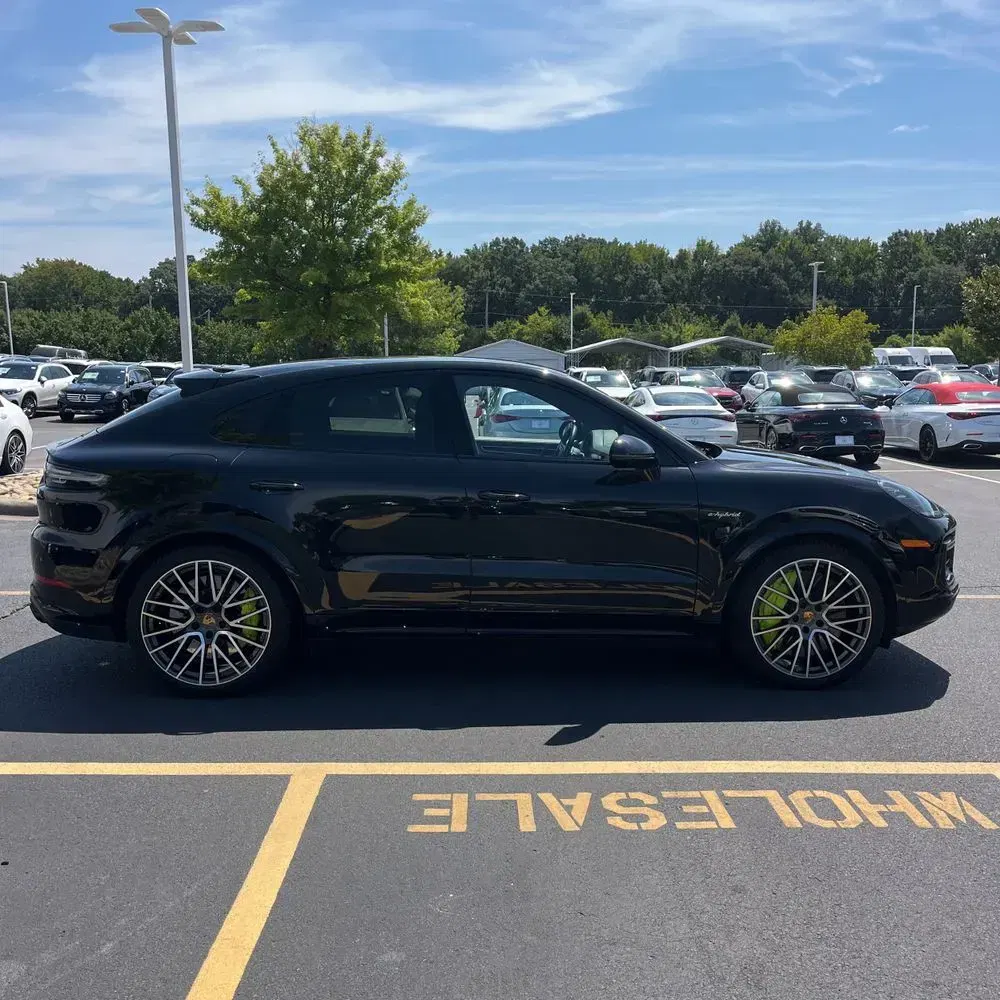 2022 Porsche Cayenne Turbo S E-Hybrid Coupe