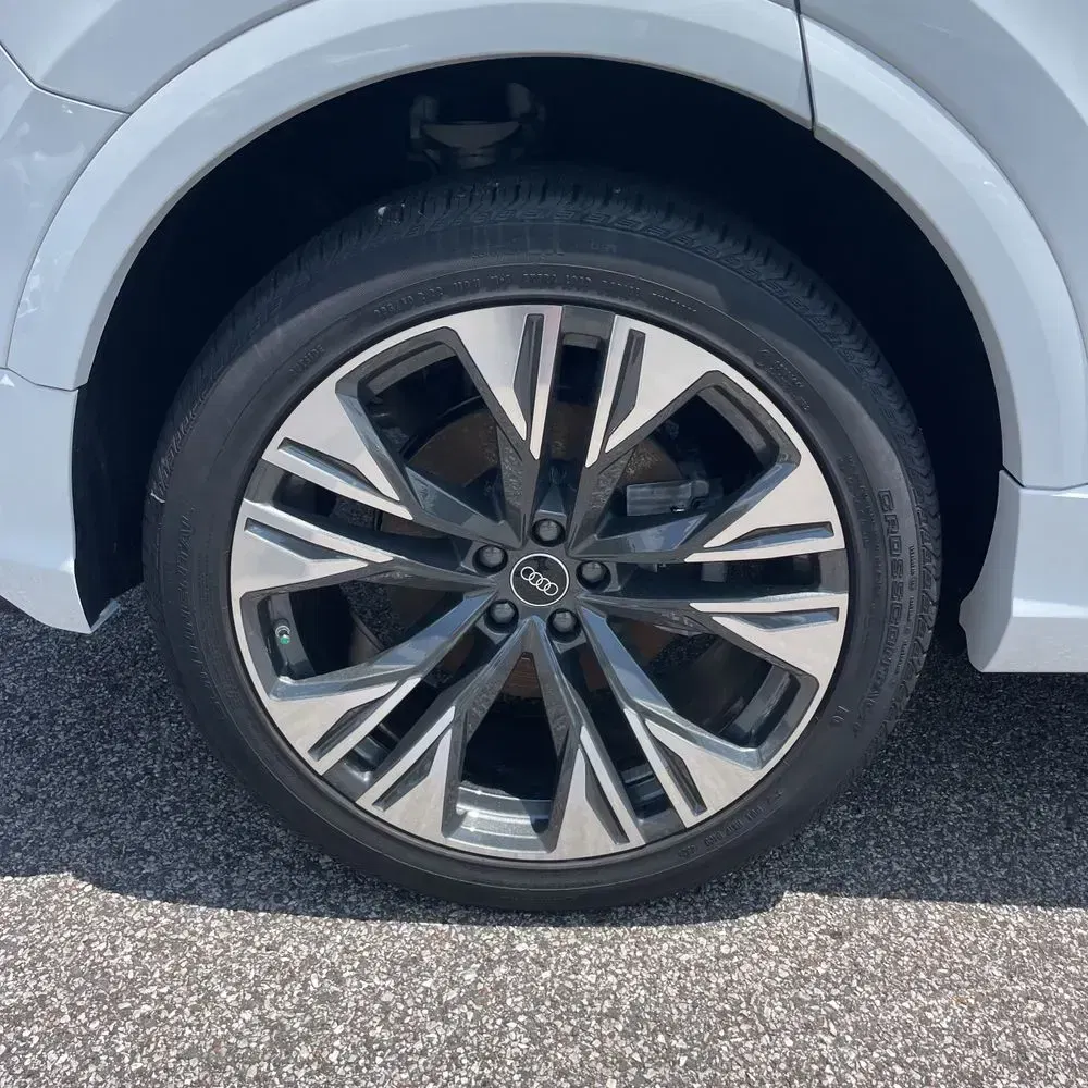 2025 Audi Q8 Premium Plus 55