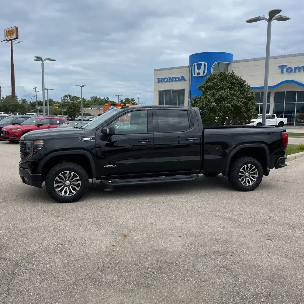 2023 GMC Sierra 1500 AT4