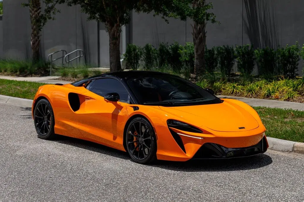 2025 McLaren Artura RWD
