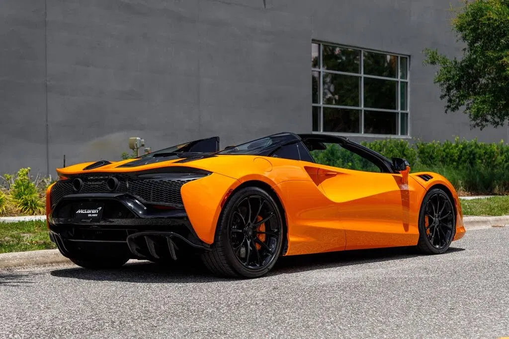 2025 McLaren Artura RWD
