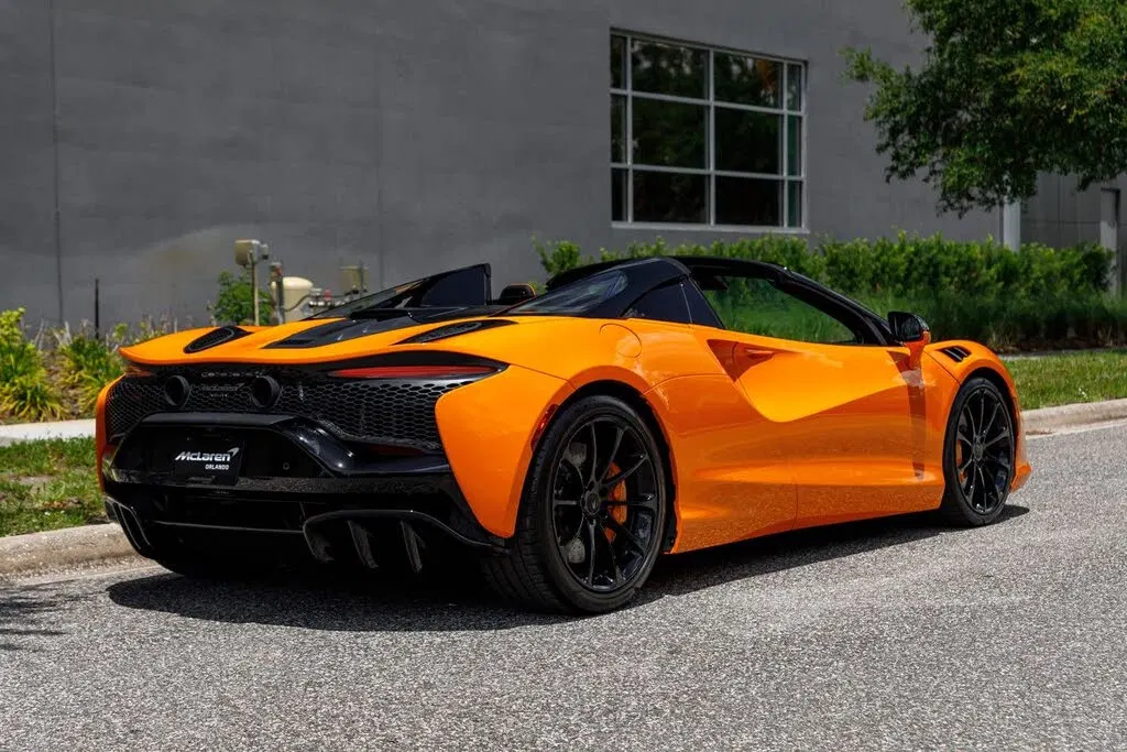 2025 McLaren Artura RWD