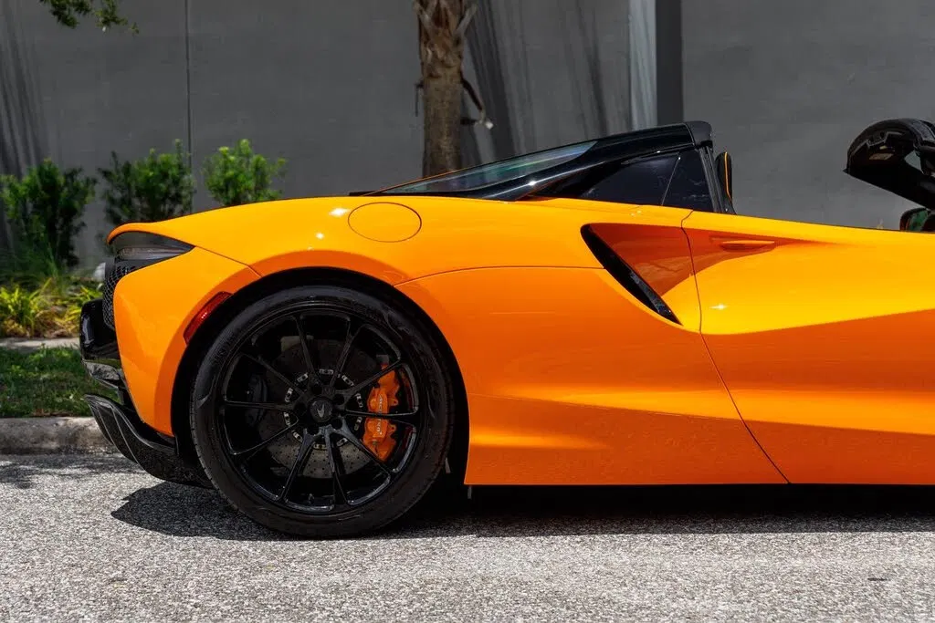 2025 McLaren Artura RWD
