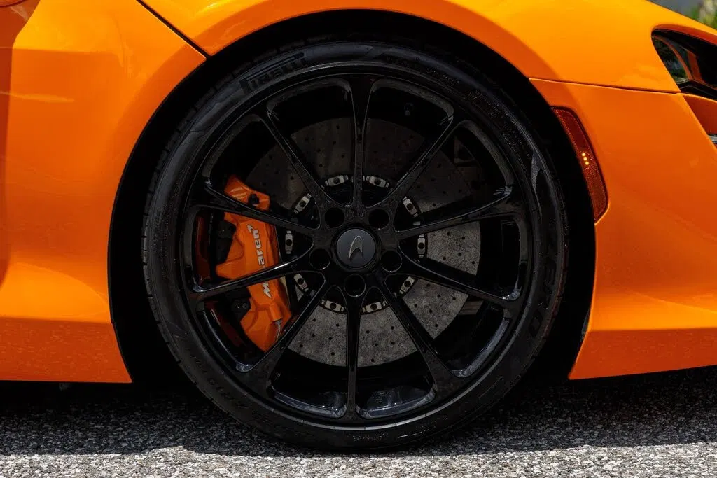 2025 McLaren Artura RWD