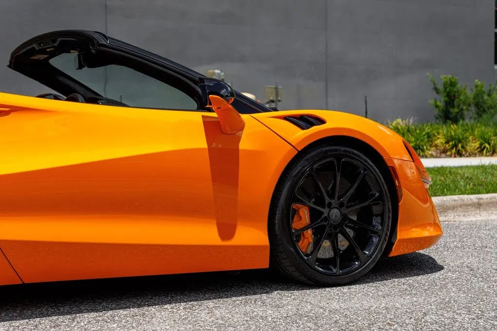 2025 McLaren Artura RWD