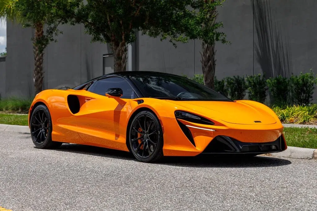 2025 McLaren Artura RWD