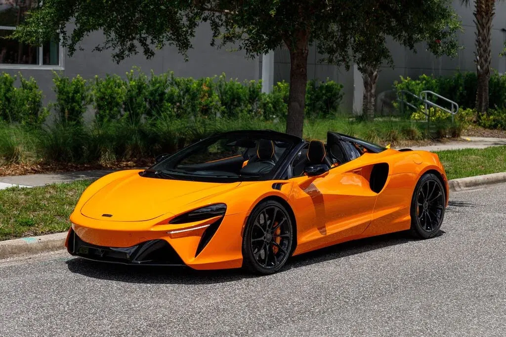2025 McLaren Artura RWD