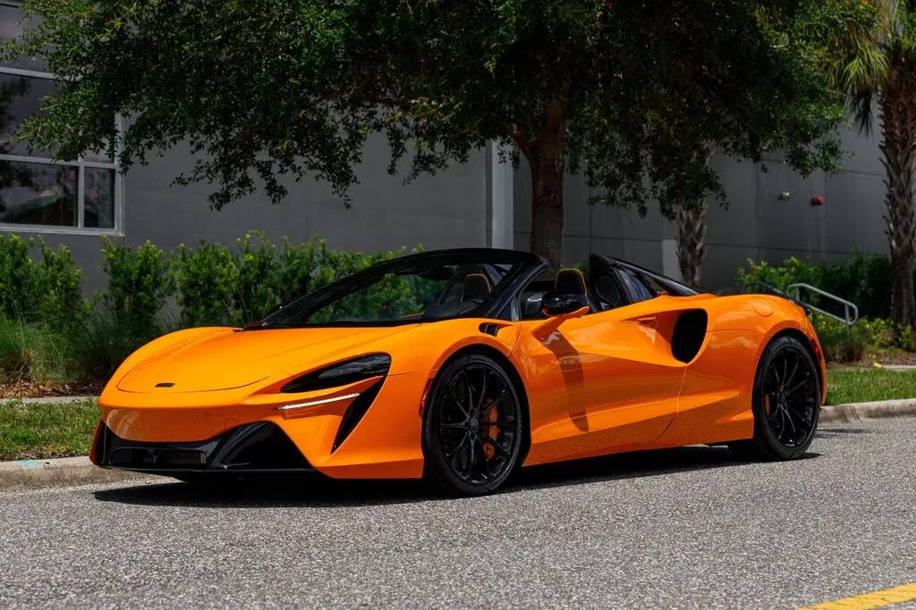 2025 McLaren Artura RWD