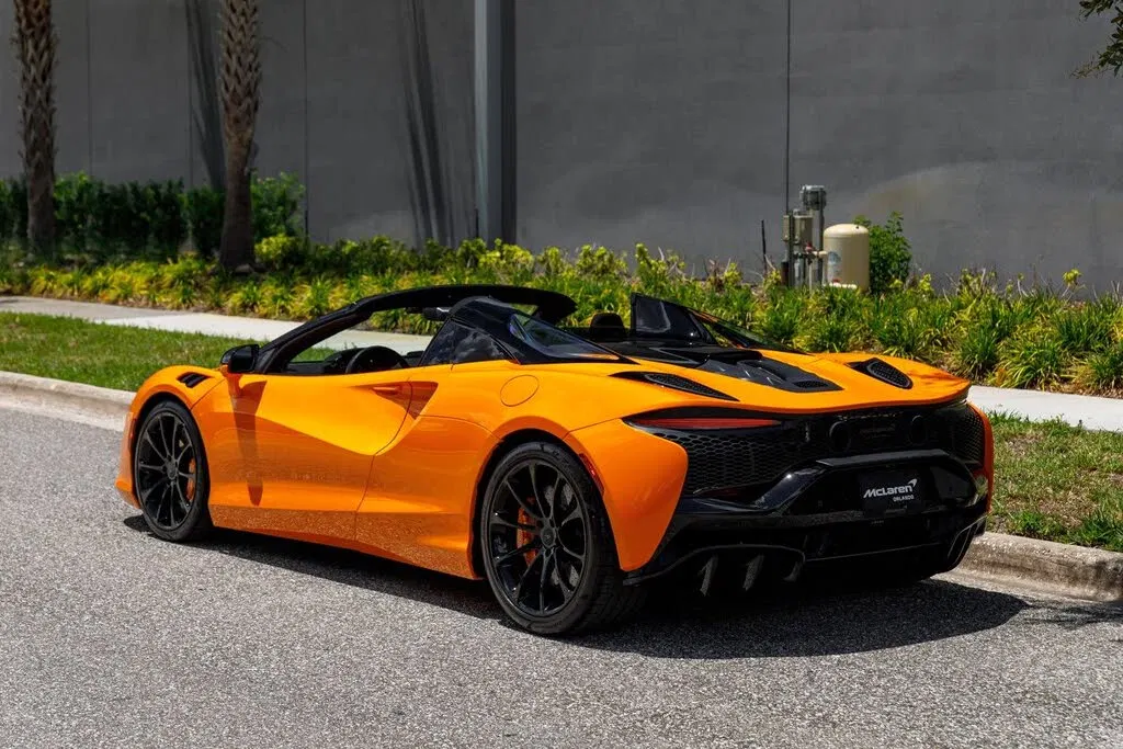 2025 McLaren Artura RWD