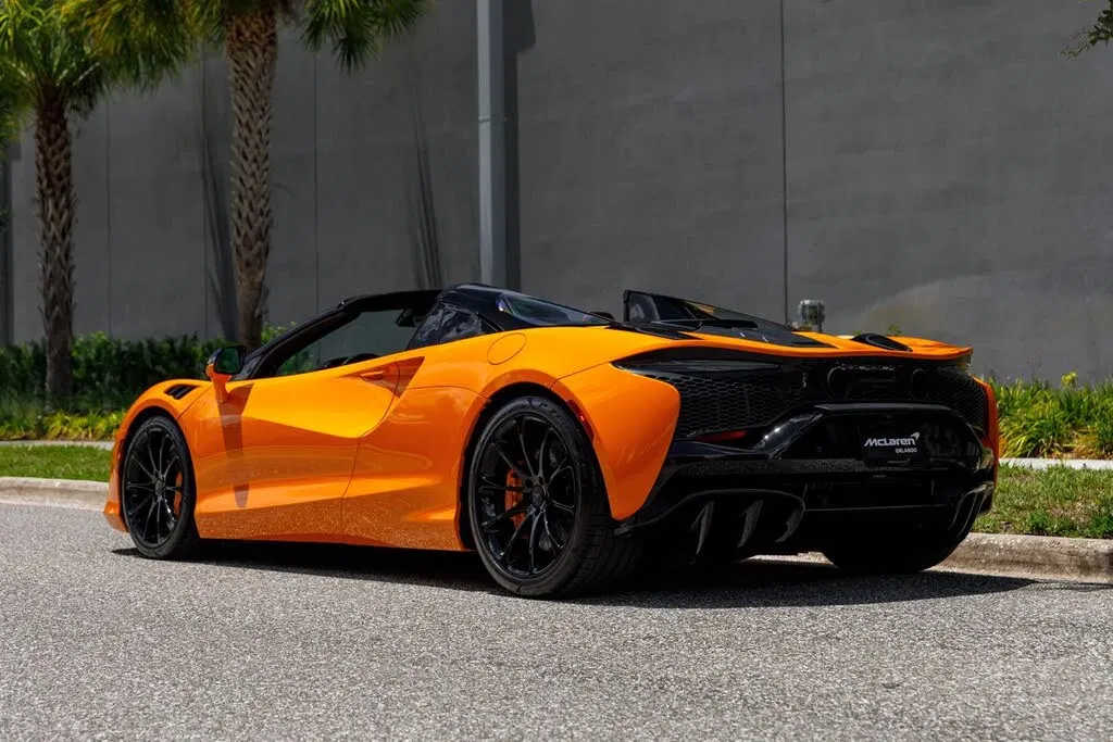 2025 McLaren Artura RWD