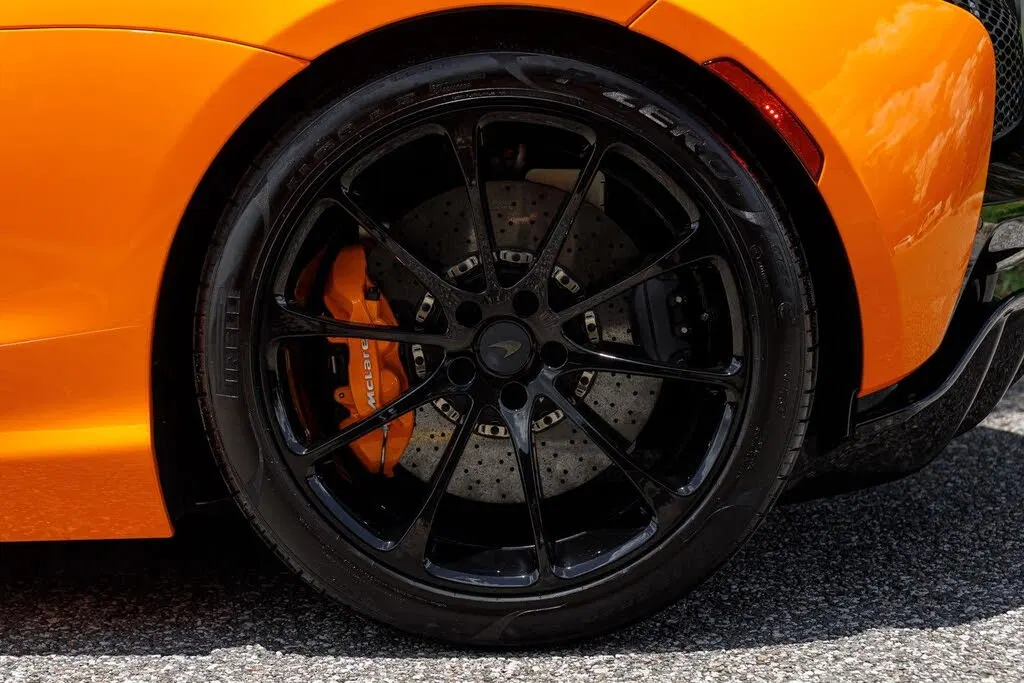 2025 McLaren Artura RWD